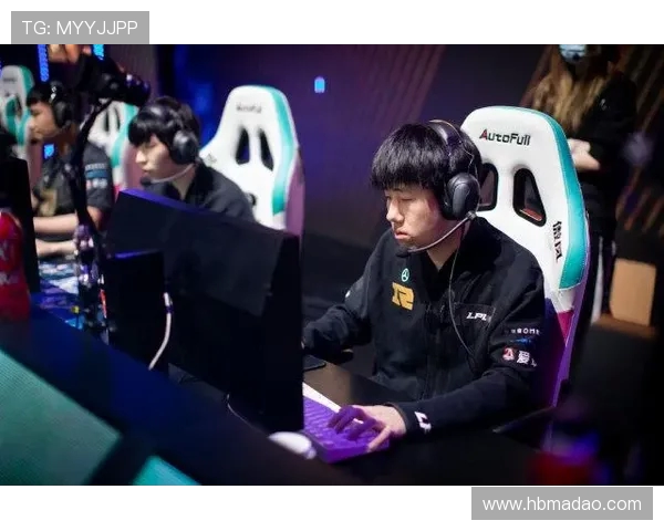 DOTA2热点分析:深度解读FPX战队的防反策略与战术布局 DOTA2热点分析:深度解读FPX战队的防反策略与战术布局