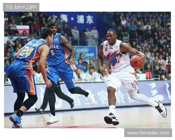 上海篮球队以63分领跑挑战赛积分榜展现强劲实力和团队合作精神